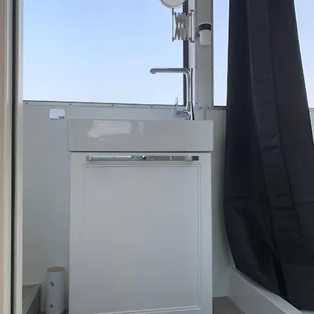 Amber Houseboat 아파트 슈비노우이스쳬