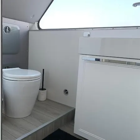 아파트 Amber Houseboat *