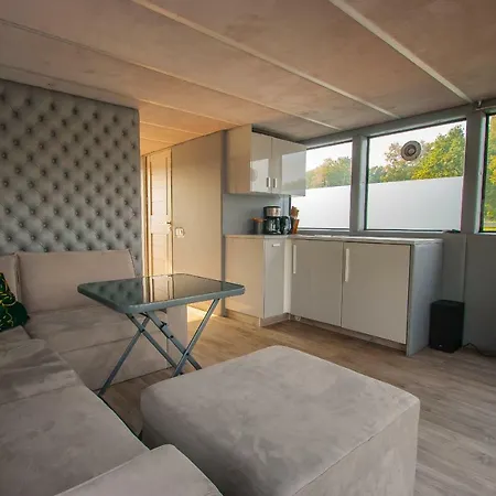 Amber Houseboat 아파트
