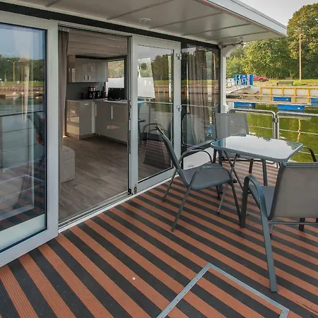아파트 Amber Houseboat 슈비노우이스쳬