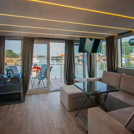 아파트 Amber Houseboat *