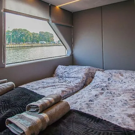 아파트 Amber Houseboat *